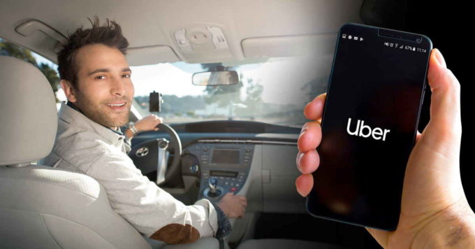 Motorista e Passageiro com Celular no Uber