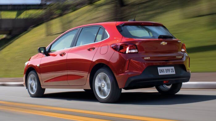 Chevrolet Onix Vermelho